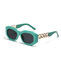 Gafas de sol cuadradas retro verde menta para mujer con detalle de cadena dorada - Cerceta