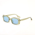 Retro Sonnenbrille mit olivgrünem transparentem Rahmen und blauen Gläsern. - Grüner Rahmen Blaue Gläser
