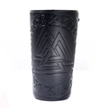Parabraccio vichingo in pelle nera vintage con simbolo Valknut e rune norrene goffrate - Nero
