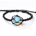 Pulsera artesanal de malla negra con piedra de ópalo translúcida en fondo blanco - Pulsera de Piedra en Bruto con Bolsa de Red Negra (QNN1106) / Negro