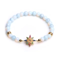 Hellblaues Perlenarmband mit goldenem Sternanhänger und bunten Zirkonsteinen - Achtzackiger Stern