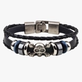 Bracciale multistrato in pelle punk con ciondoli a teschio e ossa incrociate argento - Nero