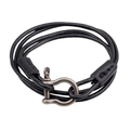 Bracciale multistrato in pelle nera con chiusura a grillo in bronzo stile avvolgente - Nero