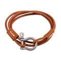 Bracciale multistrato in pelle marrone con chiusura a grillo in metallo argentato - Marrone