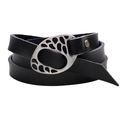 Schwarzes mehrlagiges Lederarmband mit einer organisch texturierten silbernen Hohlmetallschnalle - Schwarz