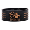 Breites schwarzes Lederarmband mit Schütze-Sternzeichen-Prägung und Metalldruckknöpfen - Schütze