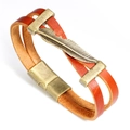 Pulsera vintage de cuero marrón con amuleto de pluma en bronce y cierre magnético - Tostado