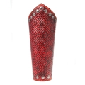 Bracciale polsino in pelle rossa invecchiata con trama a rombi e borchie - Rosso