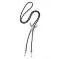 Retro-Bolo-Tie mit silbernem Bullenschädel-Anhänger und schwarzem geflochtenem Lederseil - U-Form Stierkopf / Antiksilber