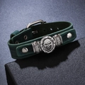 Verstellbares dunkelgrünes Lederarmband im Punk-Stil mit silbernem Totenkopf und Kreuzschlüssel - Grün