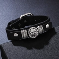 Schwarzes Lederarmband im Punk-Stil mit Totenkopf-Emblem und verstellbarer Schnalle - Schwarz