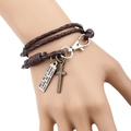 Retro meerlaagse bruine leren armband met kruishanger en gegraveerde plaat voor heren - Kreeftsluiting Stijl / Bruin