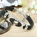 Gothic-Totenkopf-Armband mit schwarzen Kordeln und verstellbarem Karabinerverschluss - Schwarz