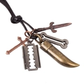 Collier punk vintage avec pendentifs croix, dague et corne sur cordon en cuir marron - Bronze Antique