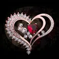 Spilla a doppio cuore in oro rosa con cristallo rosso e pavé di zirconi bianchi - Oro rosa