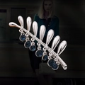 Elegante spilla a foglia argento con cristalli bianchi e nappe di pietre preziose blu - Argento