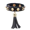 Punk-Armband aus schwarzem Leder mit goldenen Kegelnieten und Fransenanhänger - Schwarz