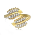 Eleganter vergoldeter S925 Silberring mit Blättern und Zirkonia im Baguetteschliff im Fokus - Blattform (DY120959-S-G-WH) / Gold