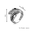 Gedetailleerd beeld van vintage zilveren veerring met afmetingen en oxidatie-effect - Zilver