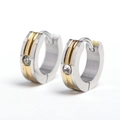 Dettaglio di orecchini a cerchio bicolore in acciaio inossidabile con zircone cubico rotondo - Argento & Oro