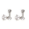 Detalle de pendientes vintage plateados con diseño floral de circonitas brillantes - Pieza Única / Plateado