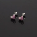 Vista macro di orecchini a cuore con zirconi rosa pavé e chiusura a sfera a vite - Strass Rosa Rosso (Pezzo Singolo)