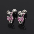 Detailansicht der silbernen Elch-Ohrstecker mit rosa Zirkonia und sicherem Schraubverschluss - Rosenroter Strass (Einzel)