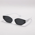 Occhiali da sole bianchi stile cat-eye con lenti scure e rivetti in argento - Montatura Bianca Lenti Grigie
