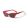 Occhiali da sole vintage rossi cat eye da donna con protezione UV400 e lenti quadrate colorate - Montatura Rossa Lenti Grigie