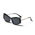 Übergroße Katzenaugen-Sonnenbrille mit schwarzem Rahmen und goldenen Metallbügeln - Glänzend Schwarz/Graue Linse