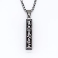 Collana con ciondolo rettangolare moderno color canna di fucile e scritta LOVE - Argento