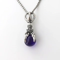 Pendente artiglio d'aquila punk vintage con gemma viola su collana a catena - Argento & Blu