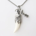 Hip-hop Grim Reaper hanger met ivoorkleurige tand aan een vintage zilveren ketting - Zilver