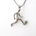 Edelstahlkette im Punk-Stil mit silbernem Fußballspieler-Anhänger und feiner Box-Kette - Silber