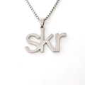 Minimalistische zilveren SKR-letterhanger ketting met boxketting voor een moderne uniseks look - SKR Letter (A-197) / Zilver
