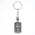 Porte-clés gothique argenté avec pendentif croix sculpté et motifs de volutes rétro - Argenté