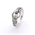 Gotischer Retro-Ring für Herren mit abstrakter Hohlprägung und oxidiertem Silber-Finish - Silber