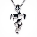 Gothic kruishanger ketting met zwart emaille vlampatroon en zilverkleurige schakelketting - Zilver Zwart