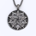 Collana con pendente a pentagramma geometrico e motivo strutturato su catena a scatola - Argento