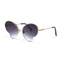 Schmetterling-Sonnenbrille mit goldenem Metallrahmen und lila Verlaufsgläsern Party - Verlauf Grau
