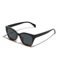 Occhiali da sole TR90 cat-eye con montatura nera e tartarugata in vista a 45 gradi - Semi-Tartaruga Lenti Grigie