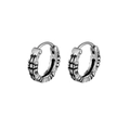 Paio di orecchini a cerchio in argento vintage con trame gotiche incise su sfondo bianco - Argento (Pezzo Singolo)
