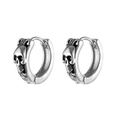 Boucles d'oreilles créoles punk en acier inoxydable avec relief de crâne - Argenté