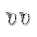 Macro-opname van cobra-oorbellen met vintage geoxideerde afwerking en zirkoon - Enkele Ring Oorbel / Zilveren Ogen (Enkel)