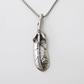 Vintage Silber Federanhänger Halskette mit Adlerkralle und Friedenssymbol an Boxkette - Silber