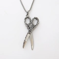 Collana con ciondolo a forbice hip hop in argento retrò con incisioni vintage - Argento