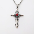 Gotische zilveren kruis ketting met rode edelsteen hanger en vintage gegraveerde details - Zilver