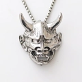 Collar con colgante de máscara de demonio plateado vintage con diseño gótico detallado - Plateado