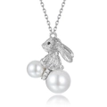 Collier artisanal avec pendentif lapin en argent brossé et perles blanches élégantes - Argent 925 / Blanc Platine (Perle de Coquille)