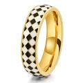 Elegante anello in acciaio al titanio dorato con motivo a scacchi in smalto bianco e nero - US 6 / Oro